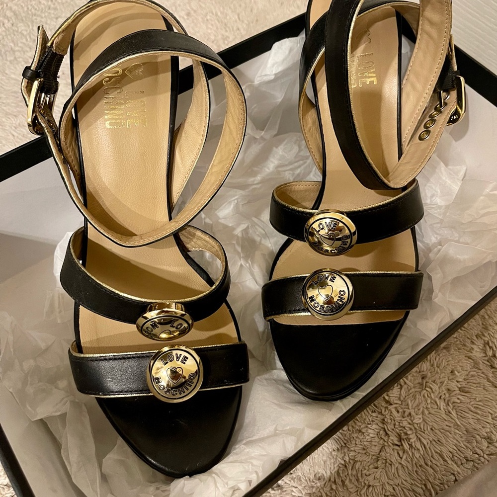 Love Moschino strapped black and gold sandals